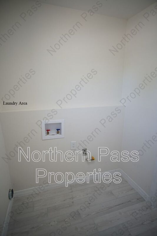 Building Photo - 4573 Bobolink Way
