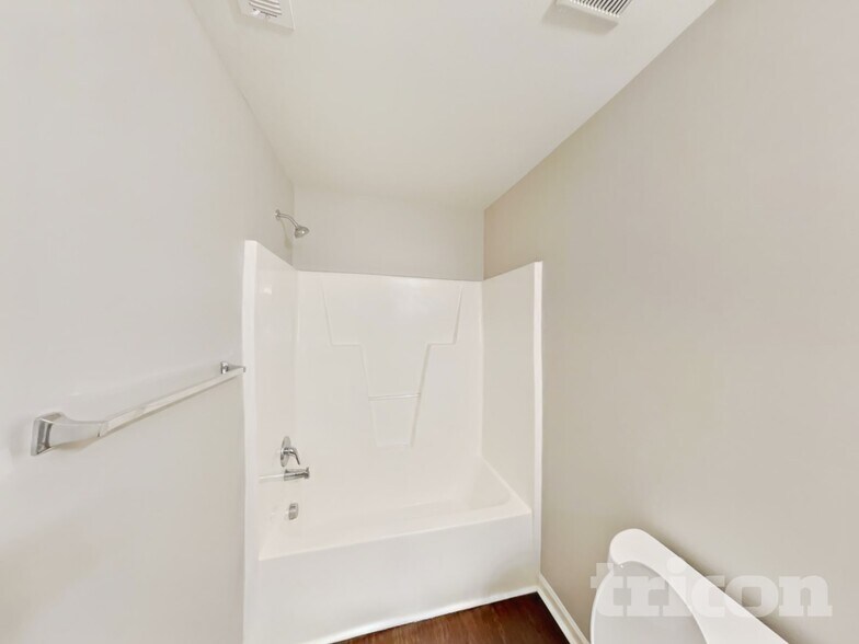 Building Photo - 1505 Hamilton Hills Dr