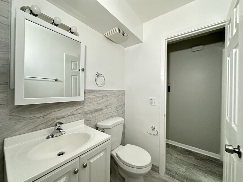 Building Photo - 1408 Carol St