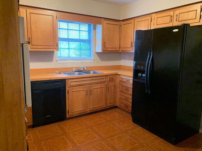 Building Photo - 3-bedroom 2 bath home - St. Martin School District