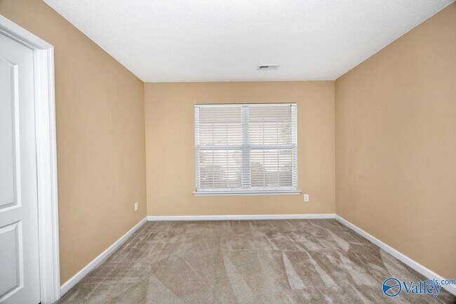 Building Photo - 247 De Jan Rd