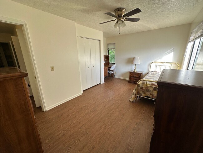 Building Photo - 315 Clement St