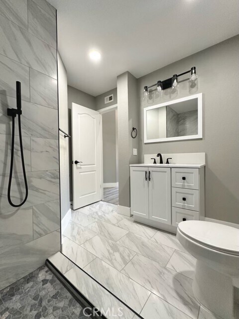 Building Photo - 33 Vassar Aisle