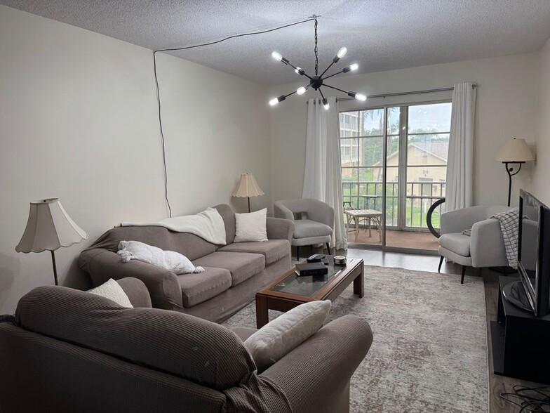 Building Photo - 3719 Lake Bayshore Dr