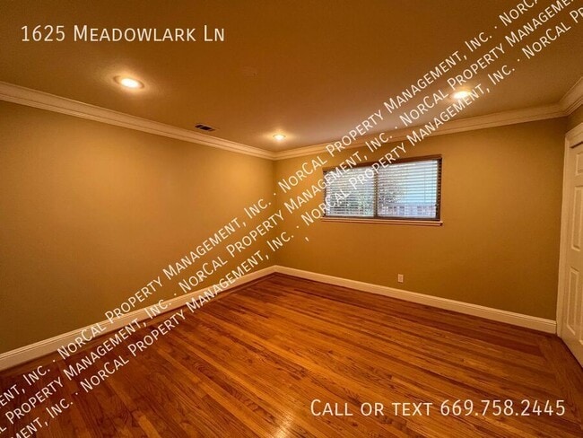Building Photo - 1625 Meadowlark Ln