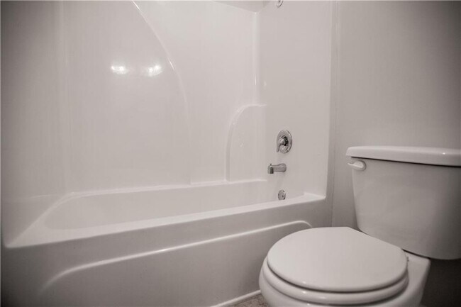 Building Photo - 5410 Mirror Lake Dr