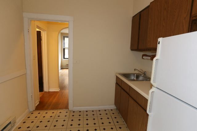 Building Photo - 714 W Barry Ave