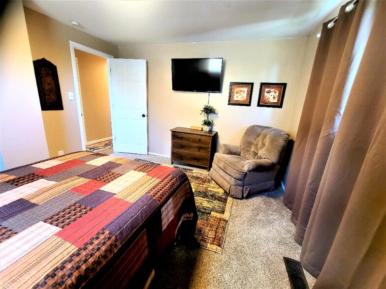 Building Photo - 7000 S 2300 E