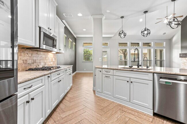 Building Photo - 8881 Highland Dawn