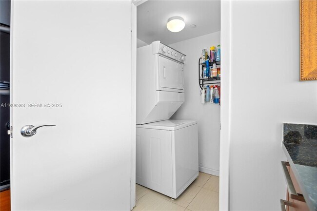 Building Photo - 1830 S Ocean Dr