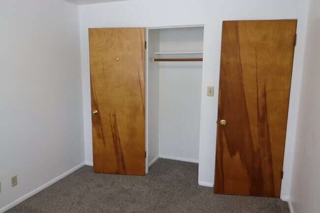 Building Photo - Cozy 2 Bedroom Ranch Duplex $930/monthly