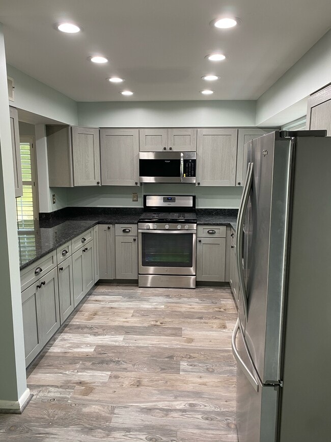 Building Photo - 8326 Linden Oaks Ct