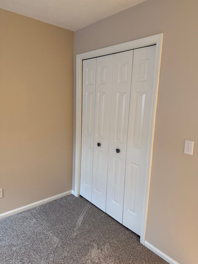 Building Photo - 1390 Cedarwood Dr