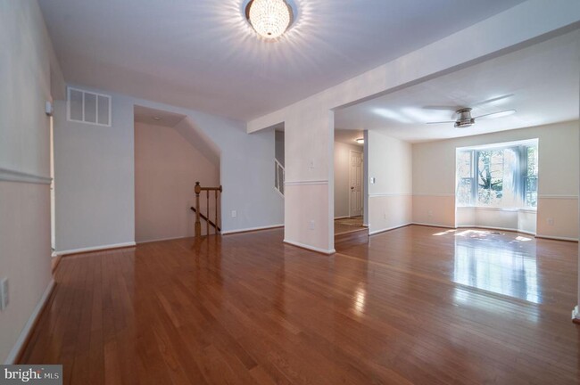 Building Photo - 5725 Walnut Wood Ln