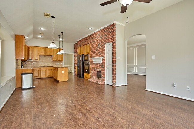 Building Photo - 6734 Wildacre Dr