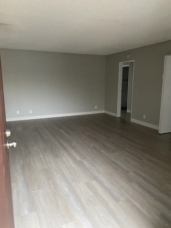 Floorplan - 925 N. Inglewood Ave.