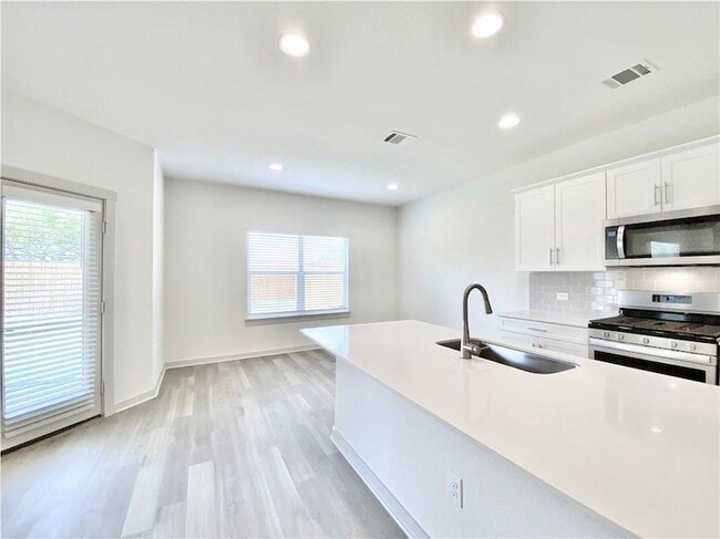 Building Photo - 1005 Winnsboro Lp