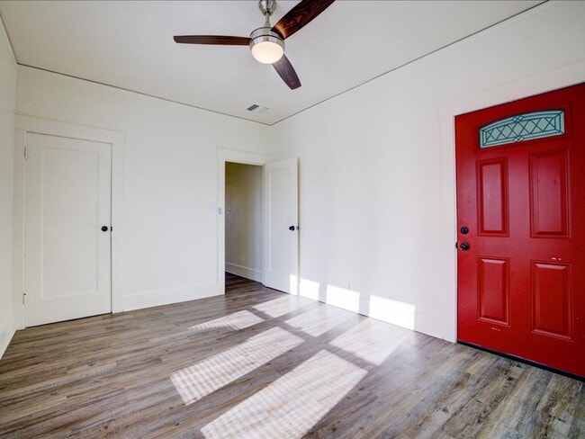 Building Photo - Cozy & Stylish 2-Bedroom Home with Spacious Backyard!  WATER, TRASH AND SEWER INCLUDED!!!!!