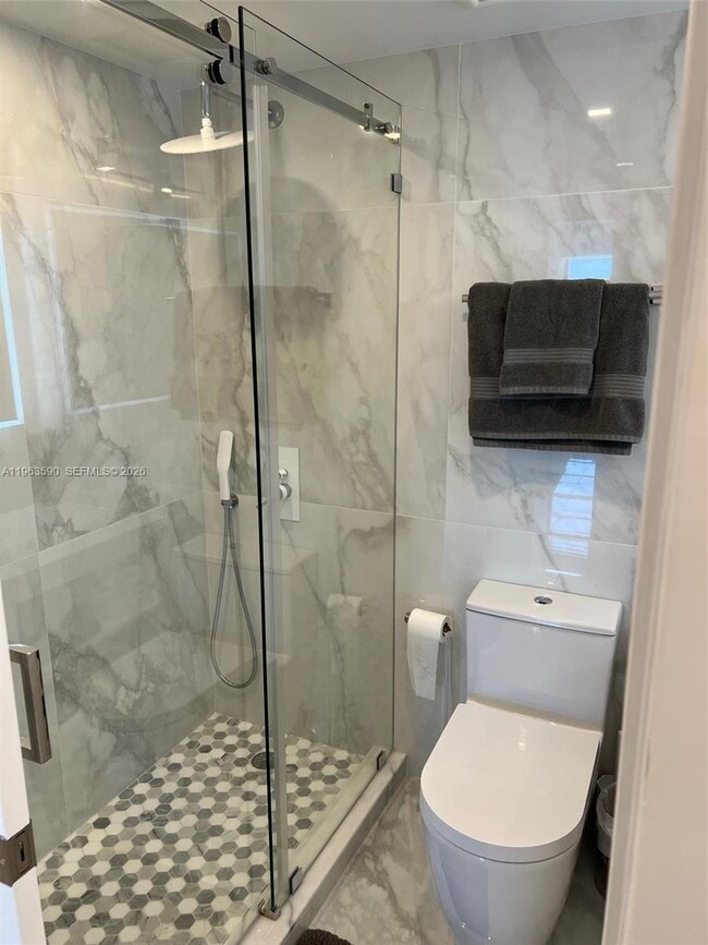 Building Photo - 100 Lincoln Rd