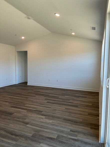 living/dining room - 1840 Vincent Dr