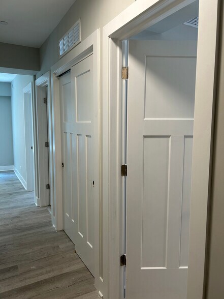 Building Photo - 1131 Oak Ave