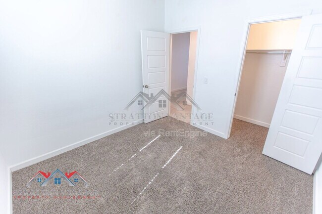 Building Photo - 1673 N Wrigley Dr