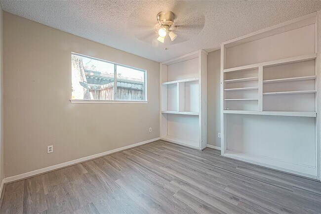 Building Photo - 9393 Westwood Village Dr