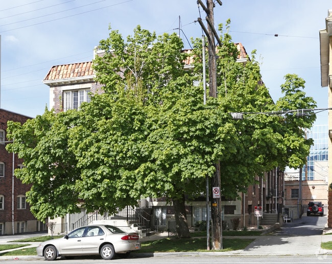 Building Photo - Embassy Arms