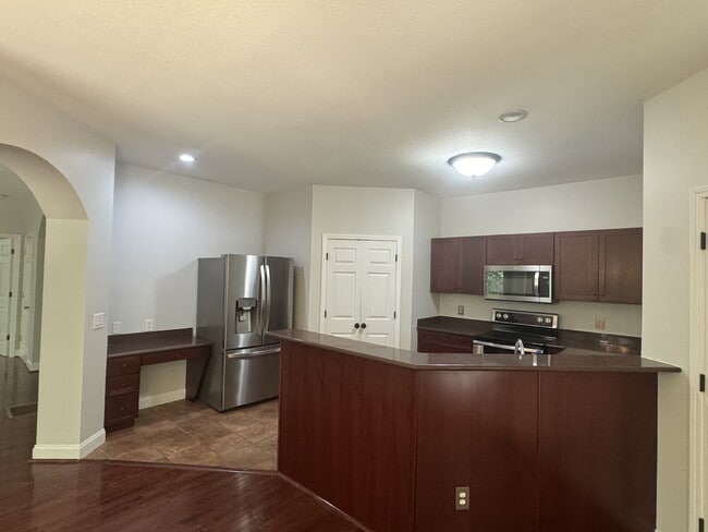 Building Photo - Beautiful Home Available Immediately in Se...