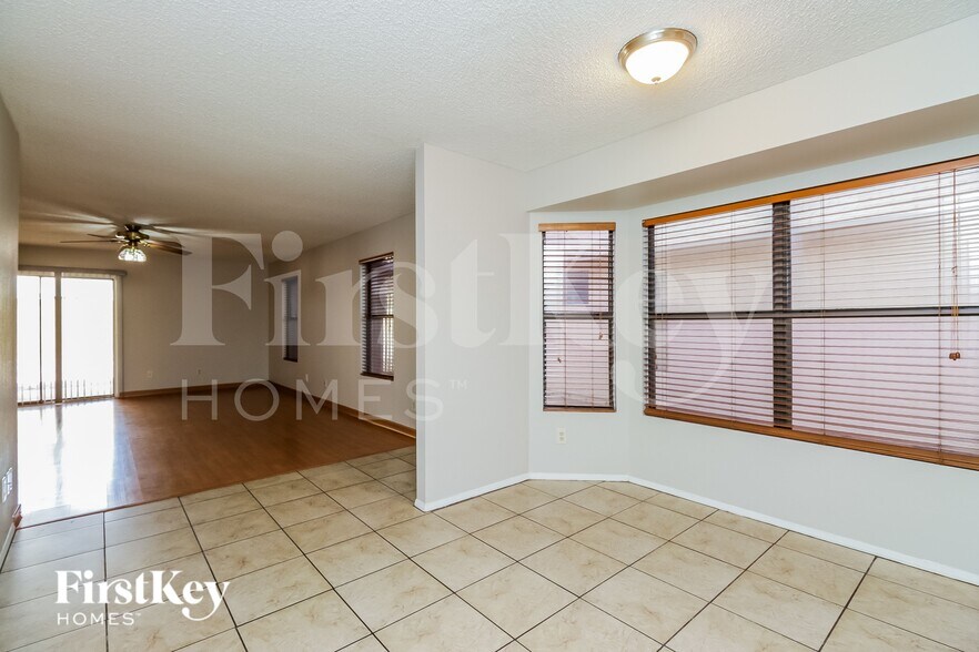 Building Photo - 6410 W Townley Ave