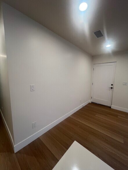 Building Photo - 266 Witmer St