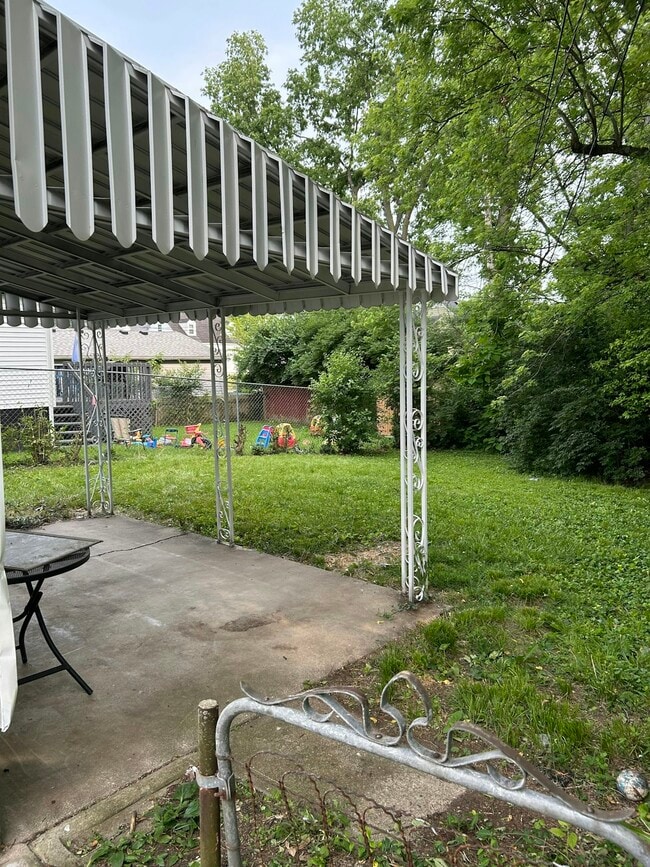 Building Photo - 4608 St James Ave