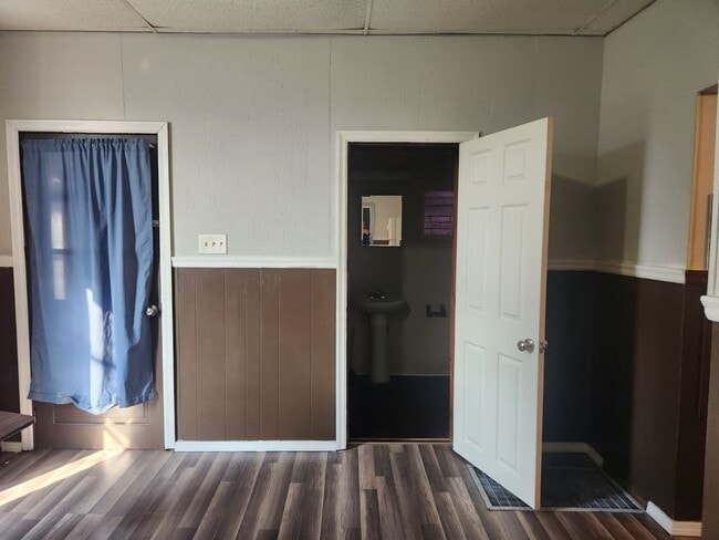 Building Photo - 202 5th Ave