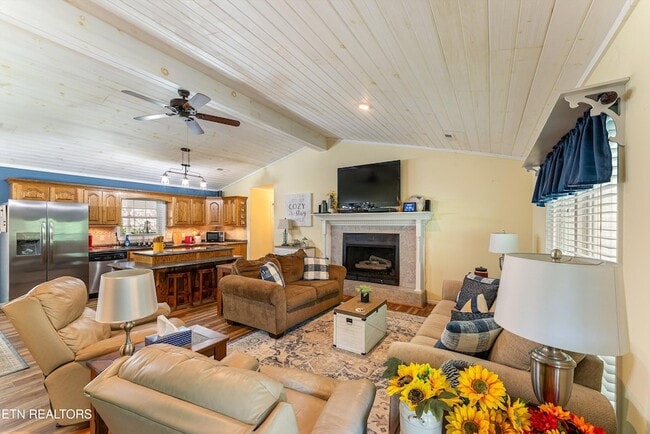 Building Photo - 519 Country Oaks Dr