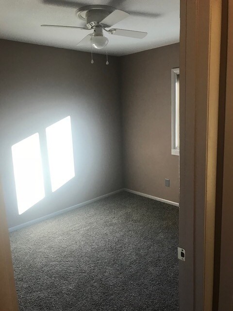 Building Photo - Cute Bi-Level 3 Bed/2 Bath Home!
