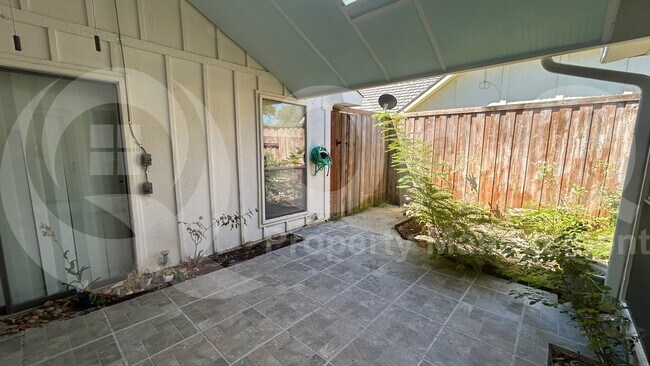 Building Photo - 2212 Canyon Valley Trail