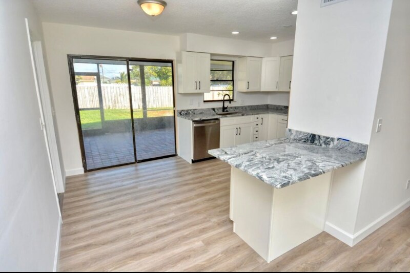 Building Photo - 1417 SW Vicuna Ln