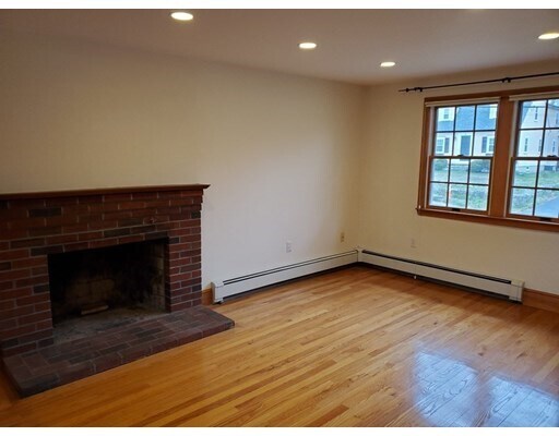 Building Photo - 45 Willow St