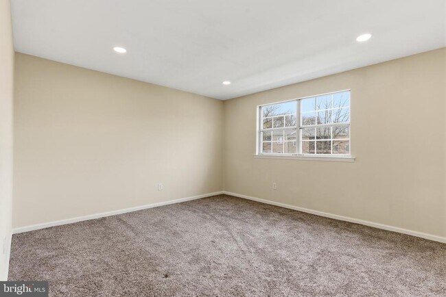 Building Photo - 598 Belmont Ave