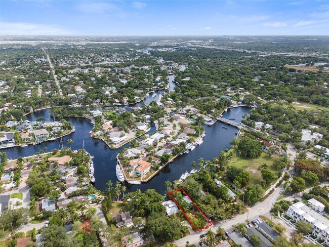 Building Photo - 918 Tequesta St