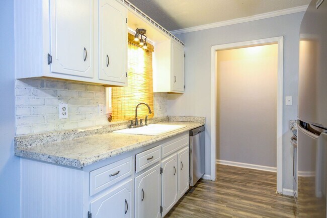 Building Photo - Three Bedroom Home for Rent with Two Bonus Areas!!!