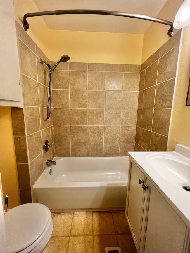 Building Photo - 2-Bedroom 1-Bathroom Duplex in West Fort Collins