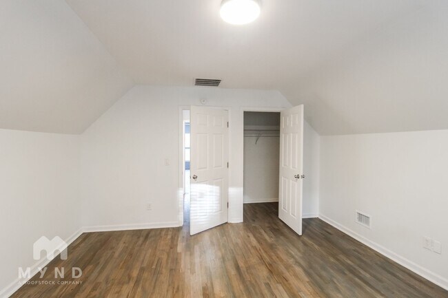 Building Photo - 1070 4th St NW