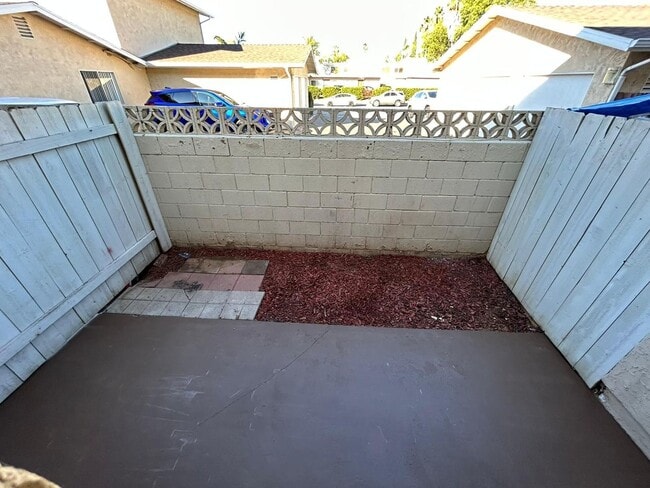 Building Photo - 2 Bedroom 1.5 Bath Townhome. Gated Community. Upgraded & 2 Parking Spaces