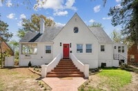 Building Photo - Spacious & Renovated Rental Home on Oversi...