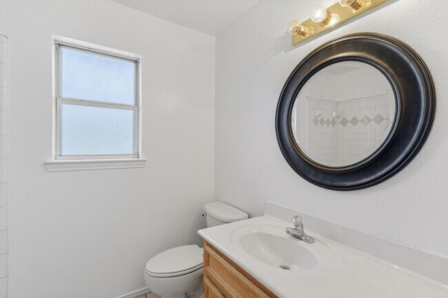 Building Photo - Move-In Ready 4/2 with No Carpet, Washer & Dryer Included – Prime Killeen Location Near Fort Hood!