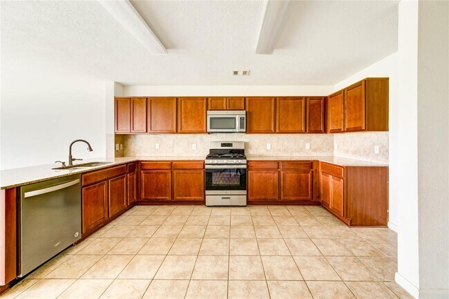 Building Photo - 16003 Peach Bluff Ln
