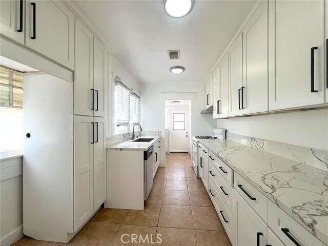 Building Photo - 1554 E Woodbury Rd