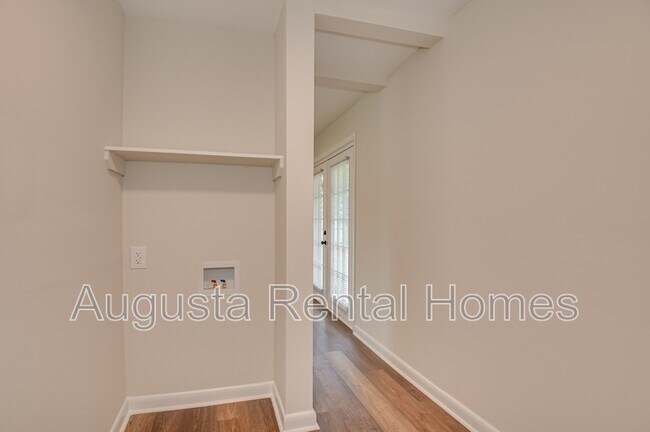 Building Photo - 1406 Ridgewood Dr