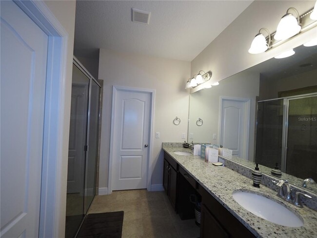 Building Photo - 995 Molly Cir